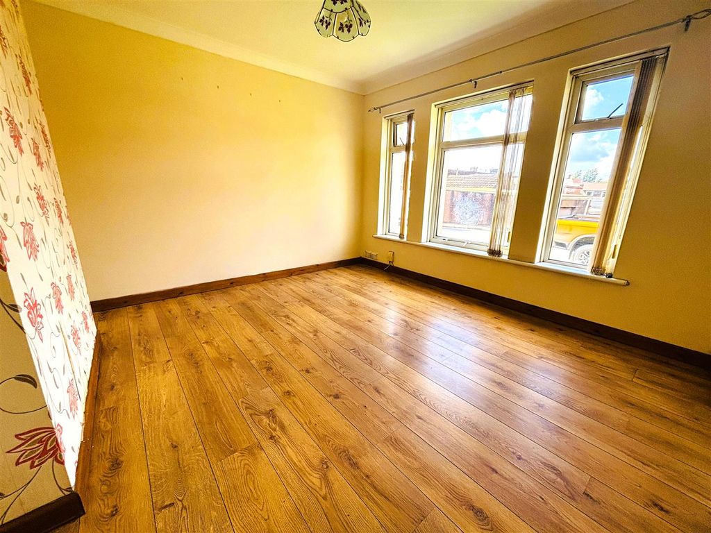 Property photo 2 of 14 Living Room