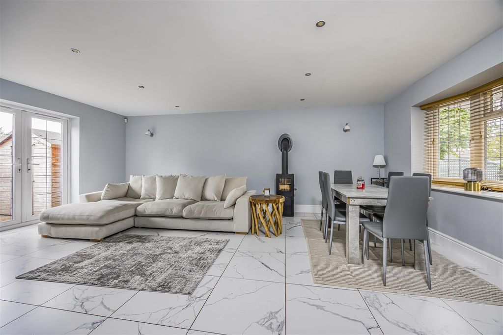 Property photo 3 of 21 1B South Road, Drayton-Porticomarketing-Soldby-1.J