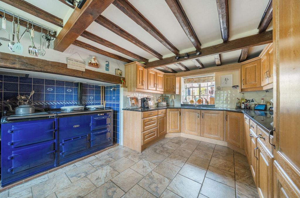 Property photo 2 of 28
