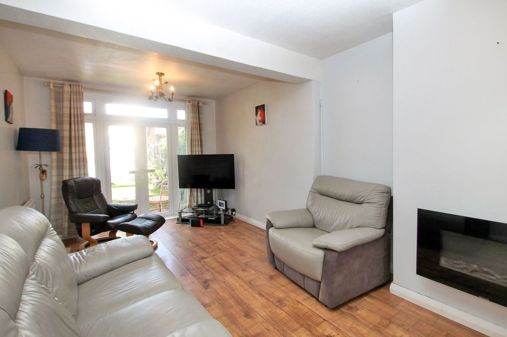 Property photo 2 of 9