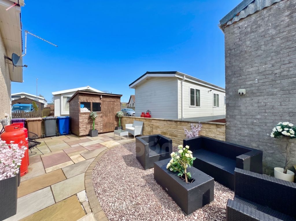 Property photo 3 of 22 Willow Park, Burnhouse, Beith Garden