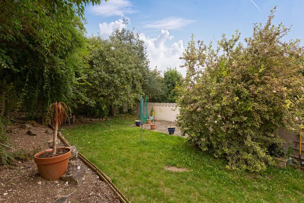 Property photo 2 of 23 Nevill Way_16.Jpg
