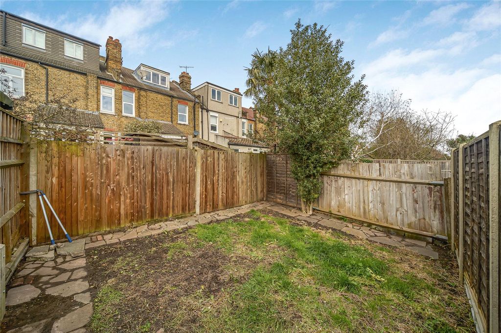 Property photo 3 of 11 Picture No. 18