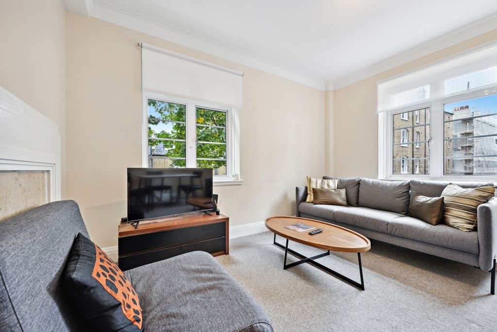 Property photo 1 of 10 16 Redcliffe Clos...