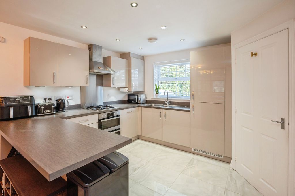 Property photo 3 of 14 Kitchen