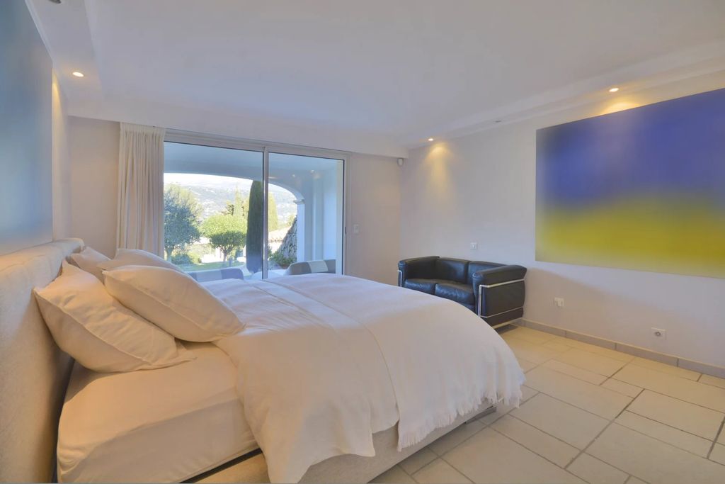 Property photo 1 of 32