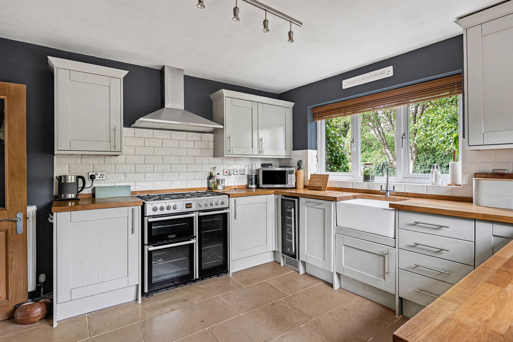 Property photo 3 of 21 Kitchen