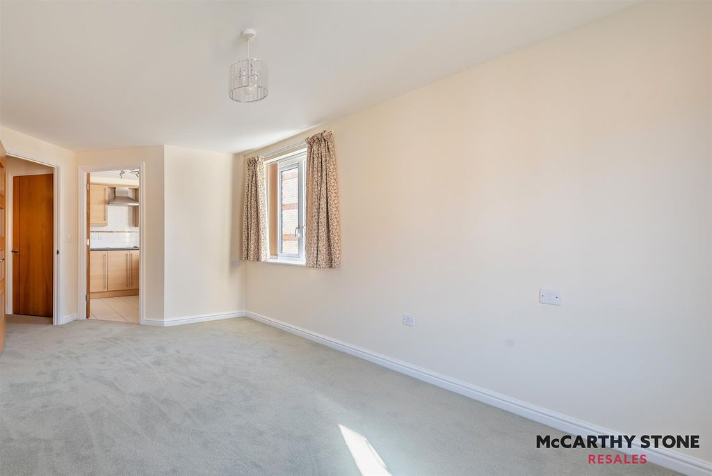 Property photo 3 of 32 8623775-Interior14-800.Jpg