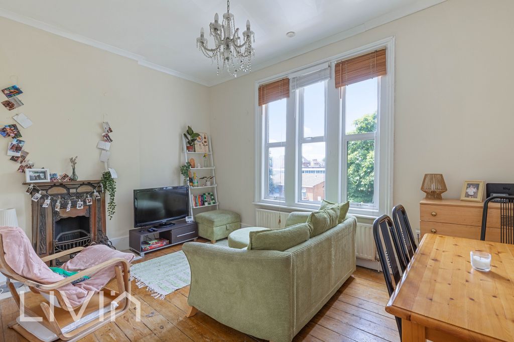 Property photo 2 of 7 918A2576