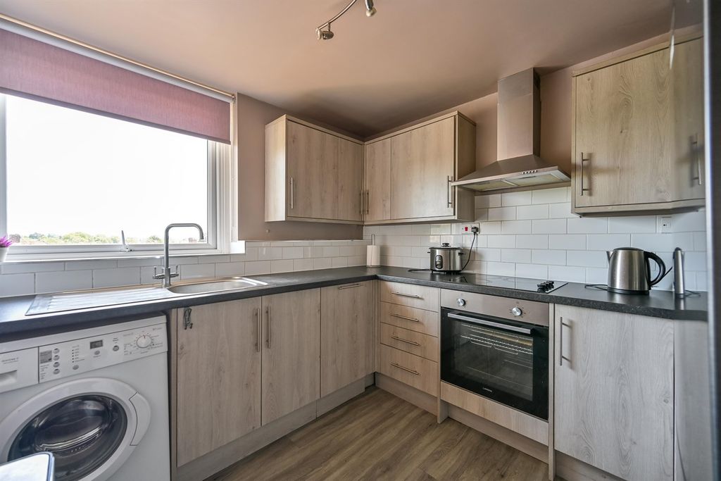 Property photo 2 of 9 Kitchen
