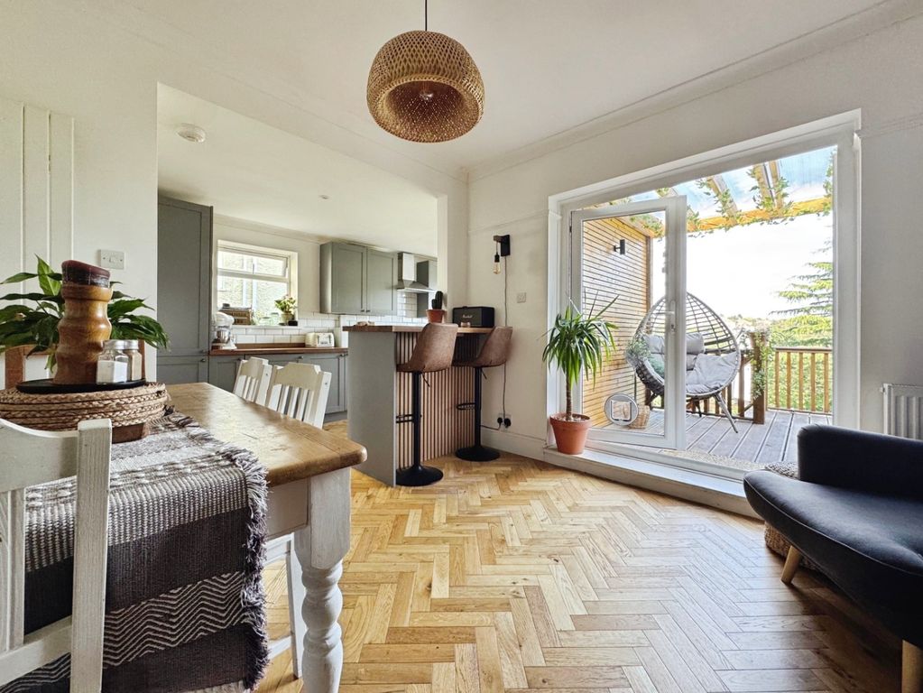 Property photo 3 of 48 5389374