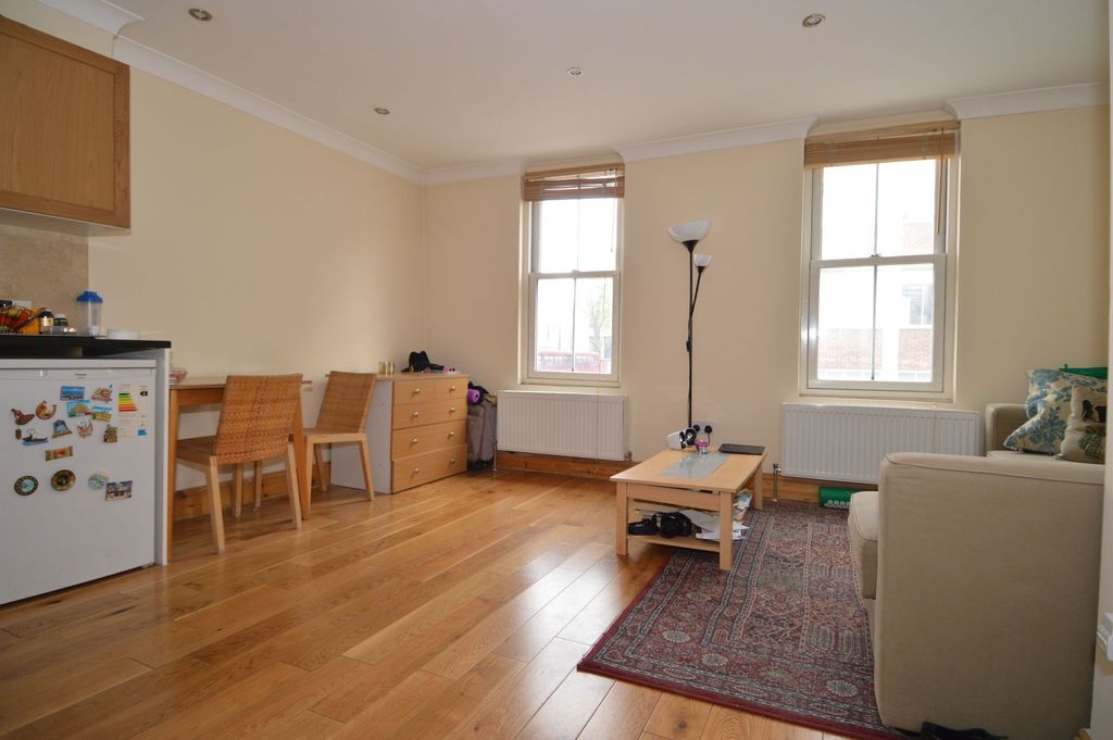 Property photo 2 of 8