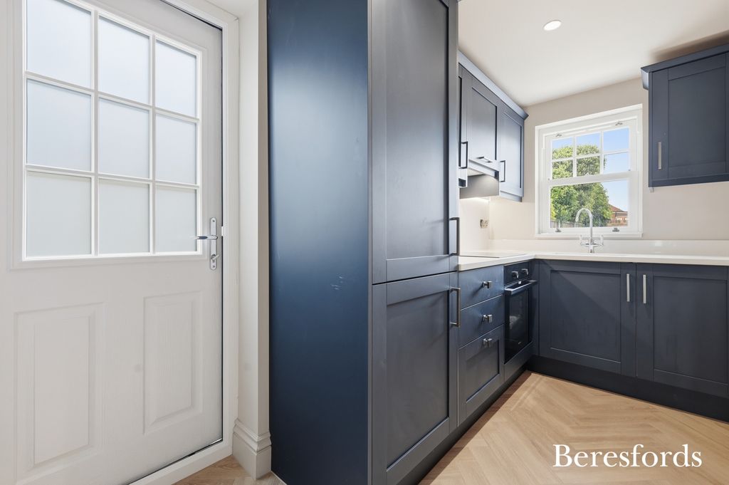 Property photo 3 of 14 Kitchen