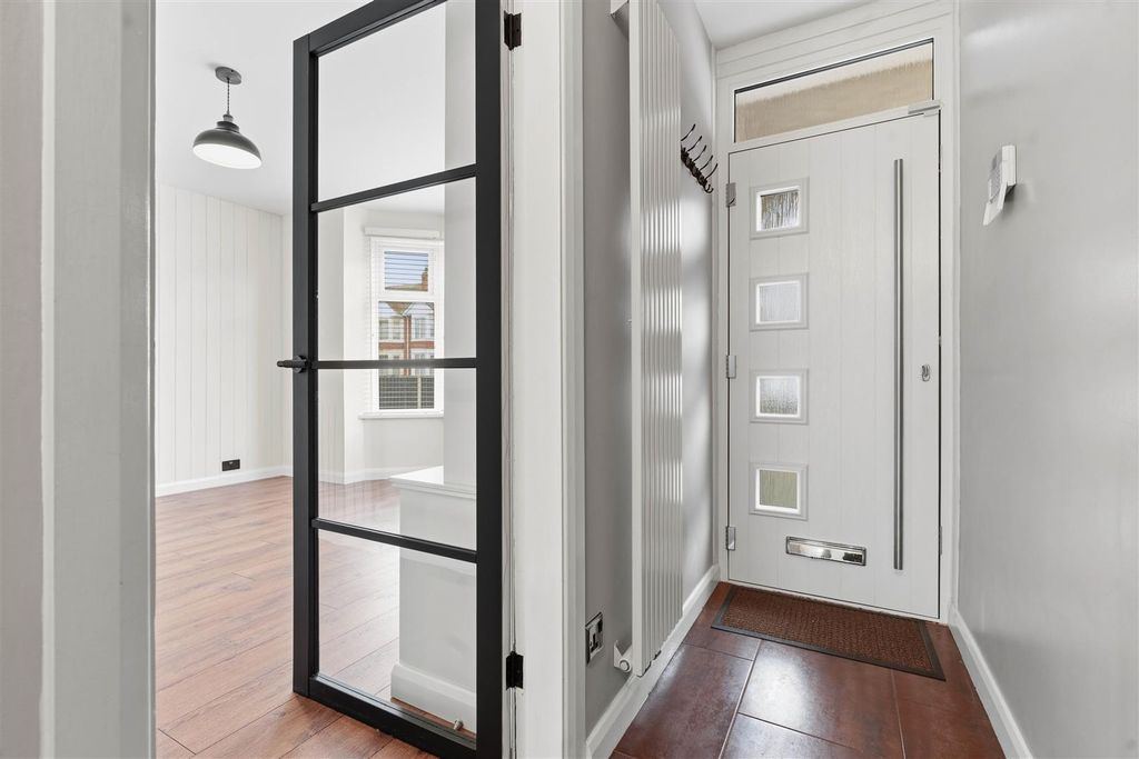 Property photo 3 of 22 Hallway.Jpg