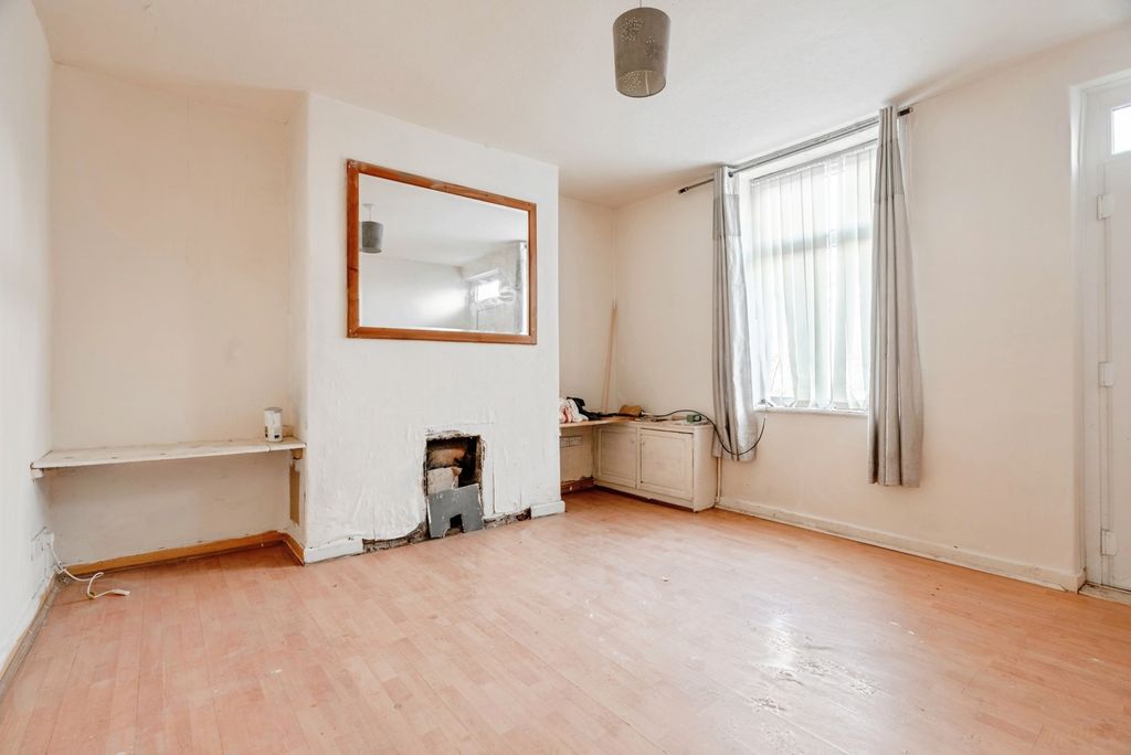 Property photo 2 of 15 Pbox-Img.Jpg