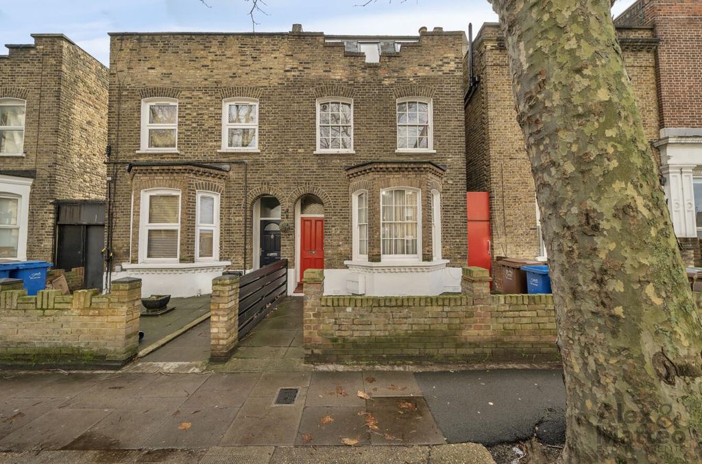 Property photo 1 of 20 Southwark Park Road