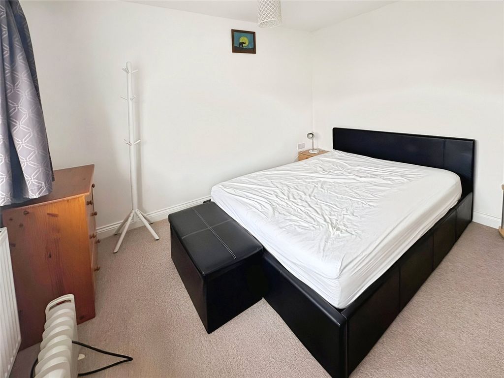 Property photo 2 of 9 Bedroom
