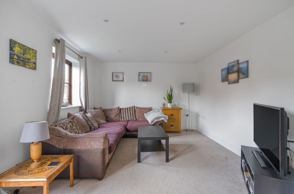 Property photo 2 of 12 Sitting Room