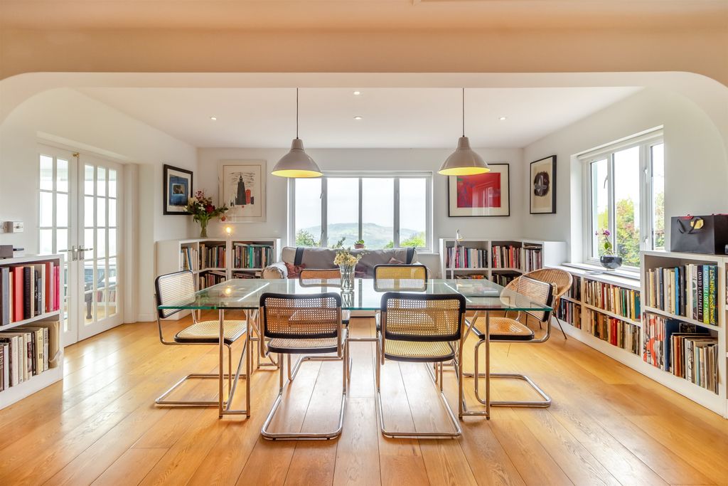 Property photo 3 of 53