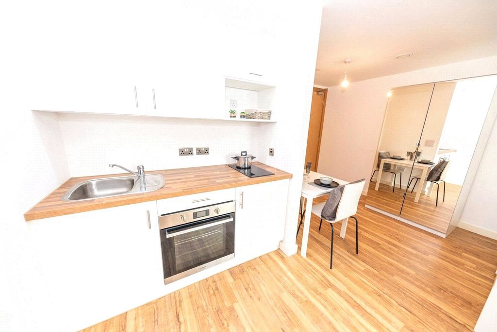 Property photo 2 of 6 Picture No. 15