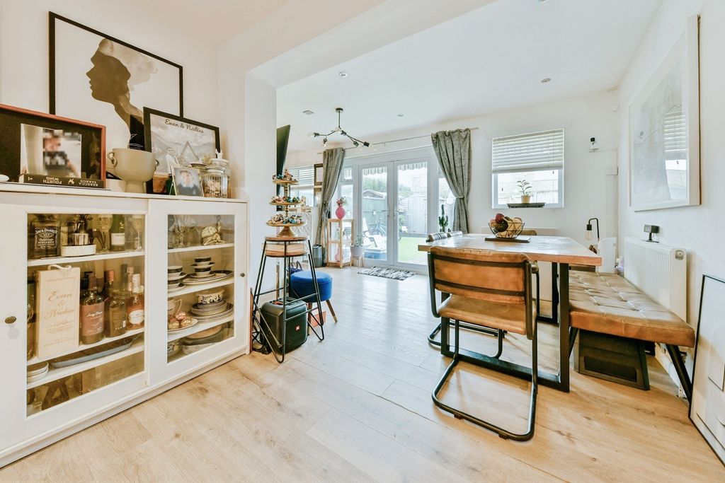 Property photo 3 of 21 Pbox-Img.Jpg