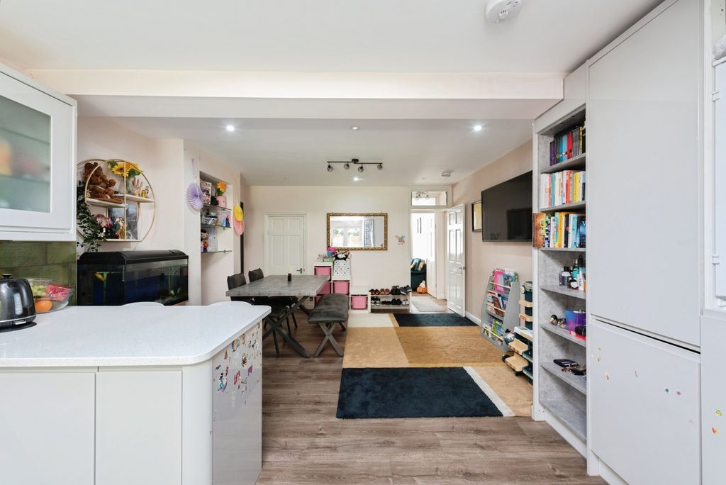 Property photo 3 of 16 Kitchen/Dining Room