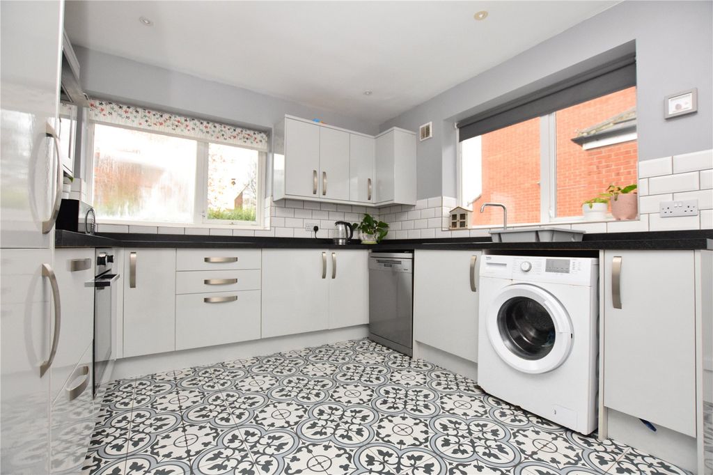 Property photo 3 of 22 Picture No. 12