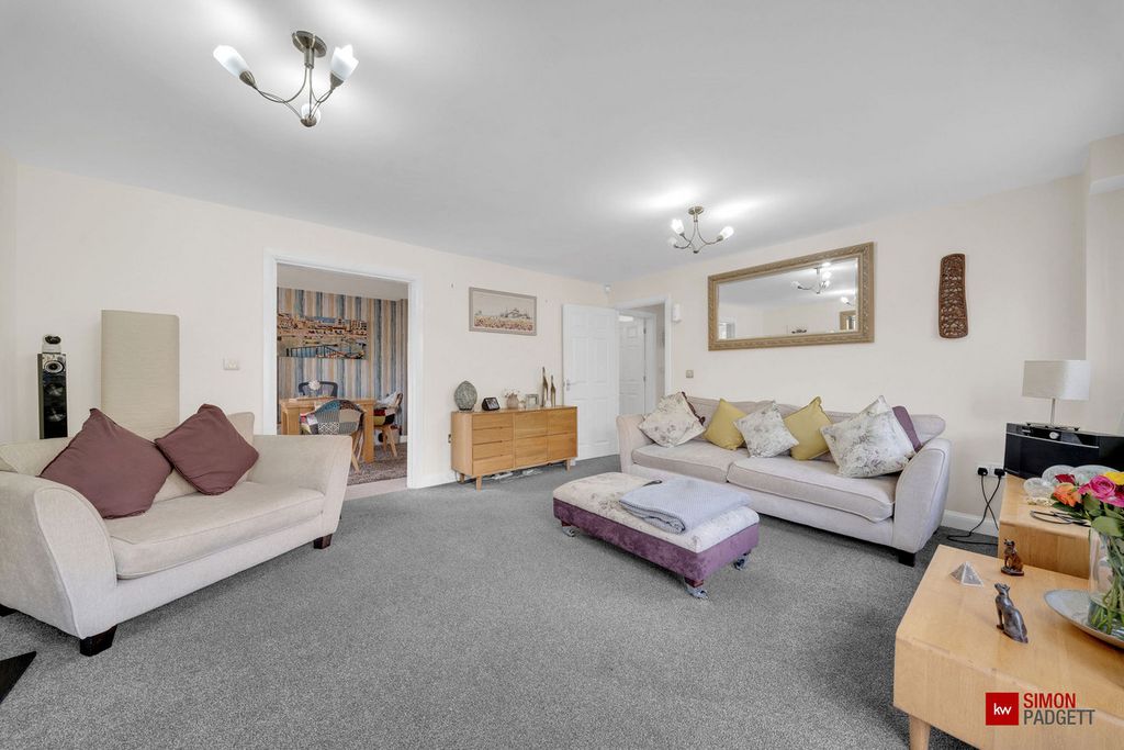 Property photo 3 of 21