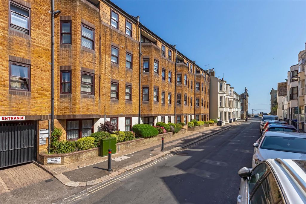 Property photo 1 of 8 Burleigh Court_9.Jpg