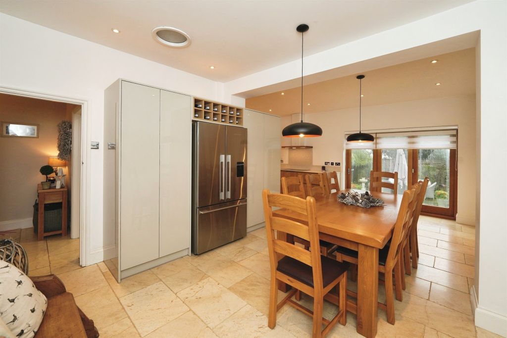 Property photo 3 of 31