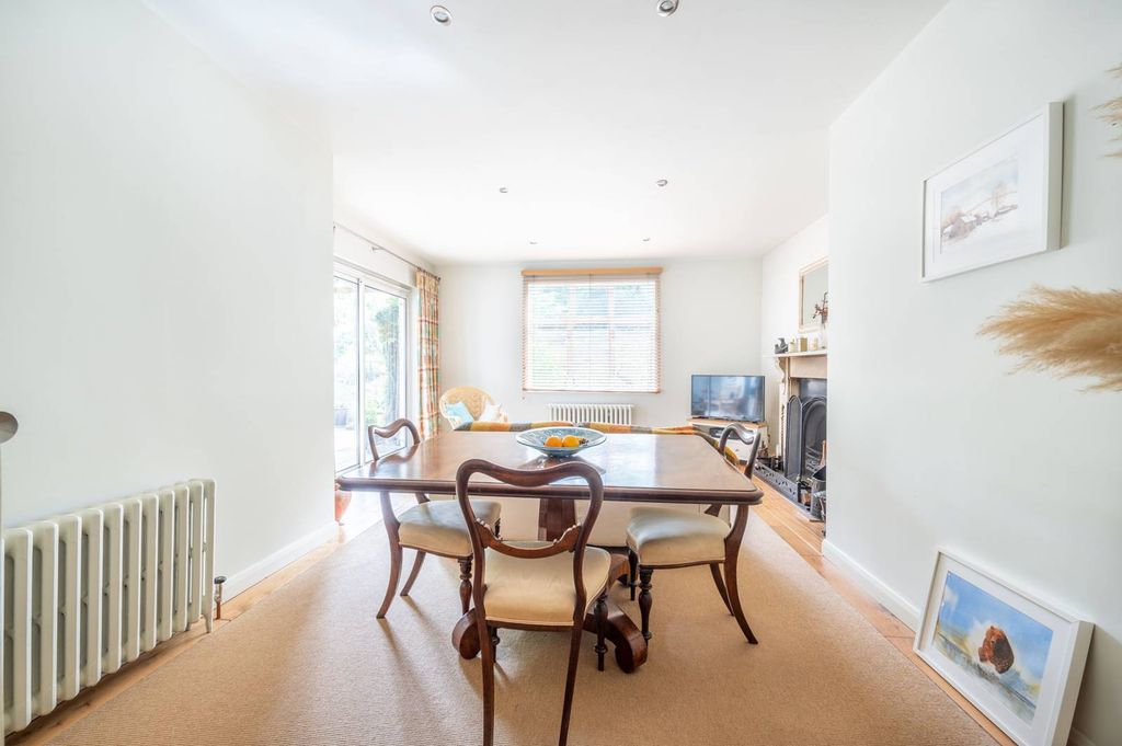Property photo 3 of 31