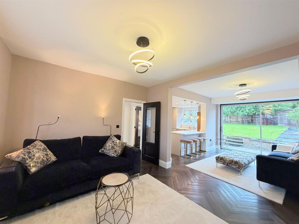 Property photo 2 of 26 Open Plan Lounge / Kitchen / Diner