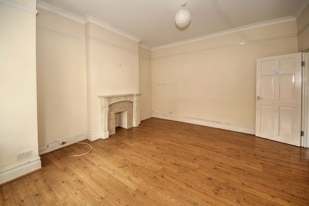 Property photo 3 of 18 Media