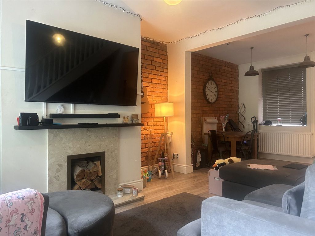 Property photo 3 of 15 Lounge