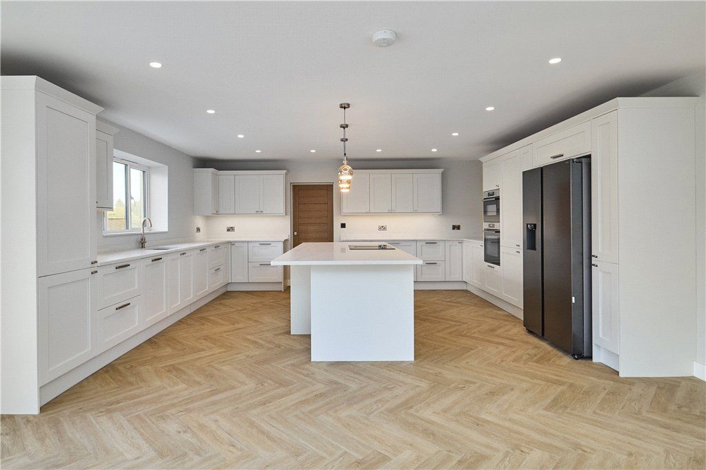Property photo 3 of 25 Kitchen