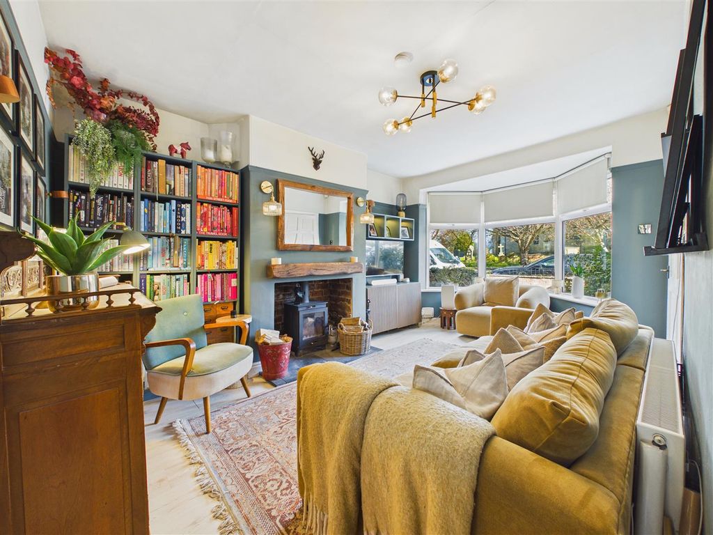 Property photo 2 of 15 Lounge