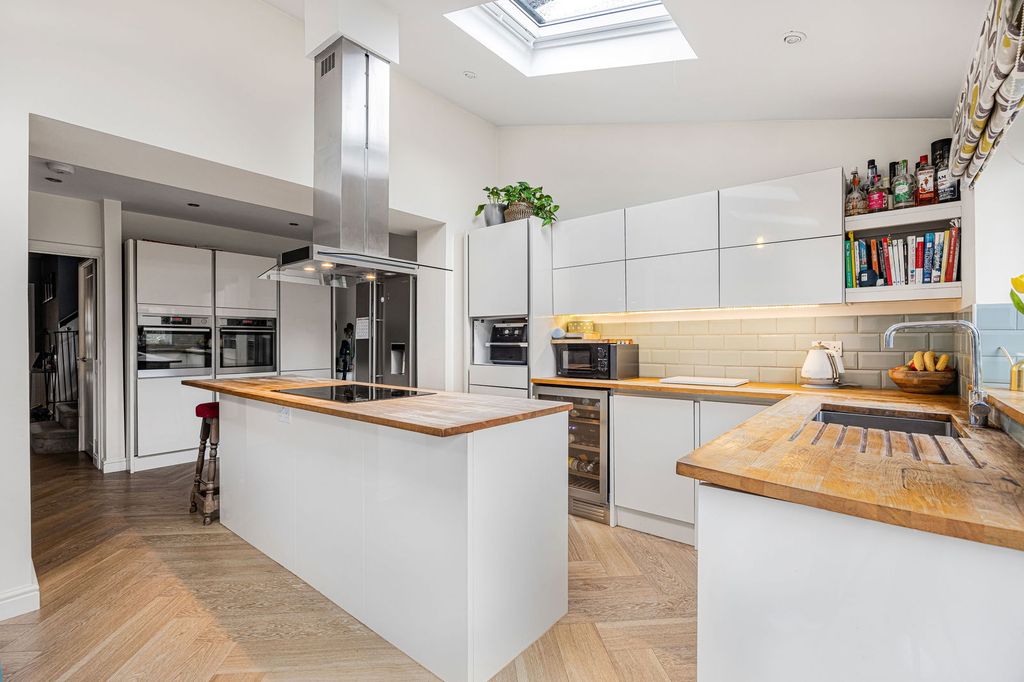 Property photo 2 of 22