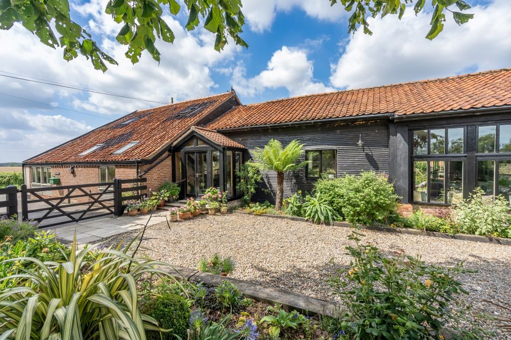 Property photo 1 of 32
