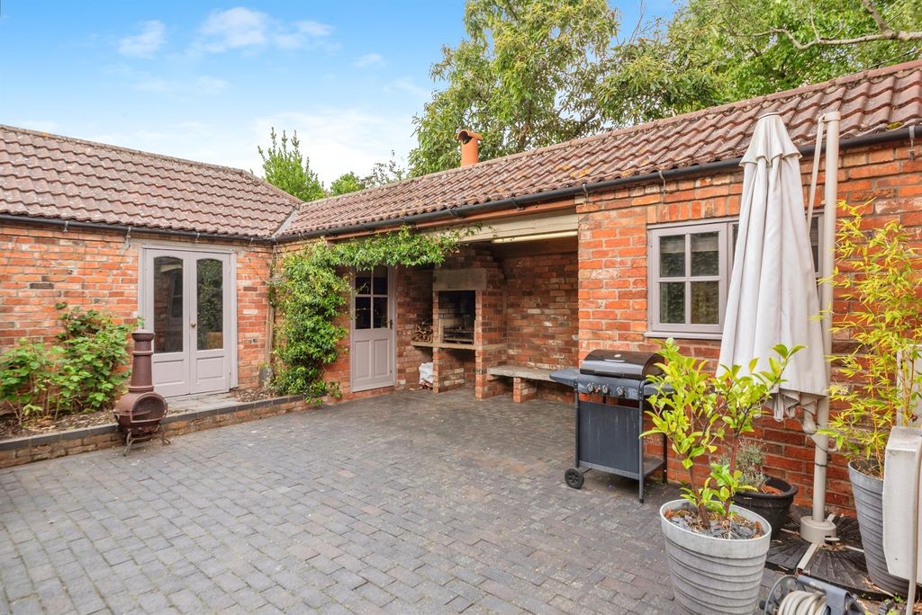 Property photo 1 of 25