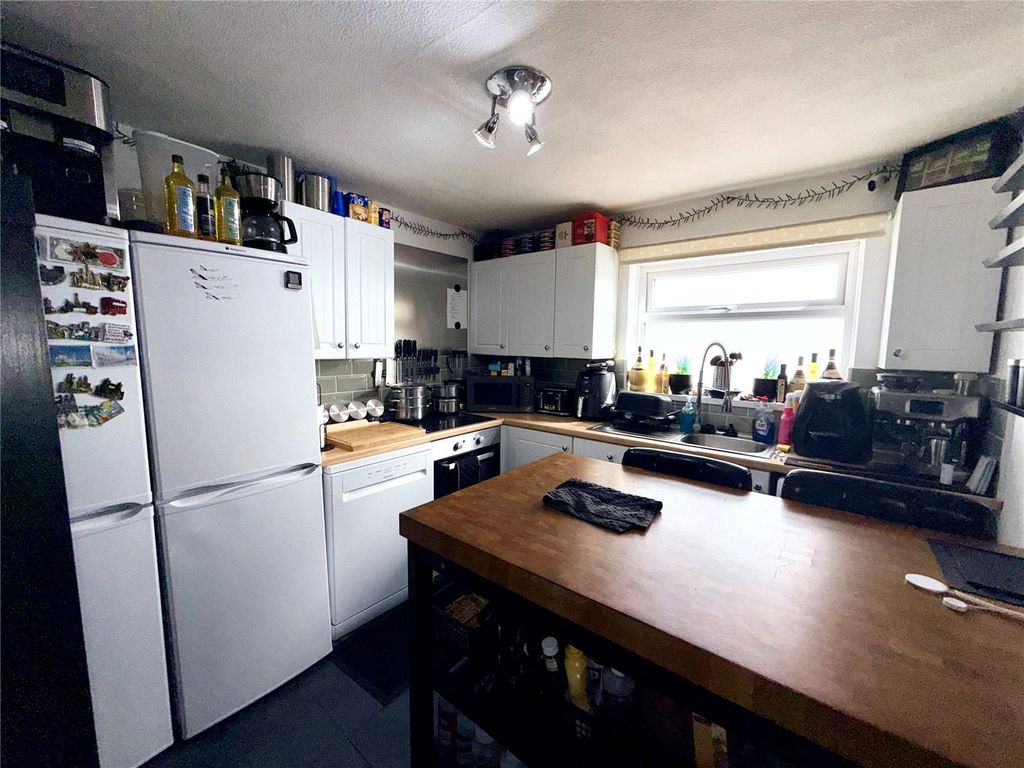 Property photo 3 of 6 Picture No. 10