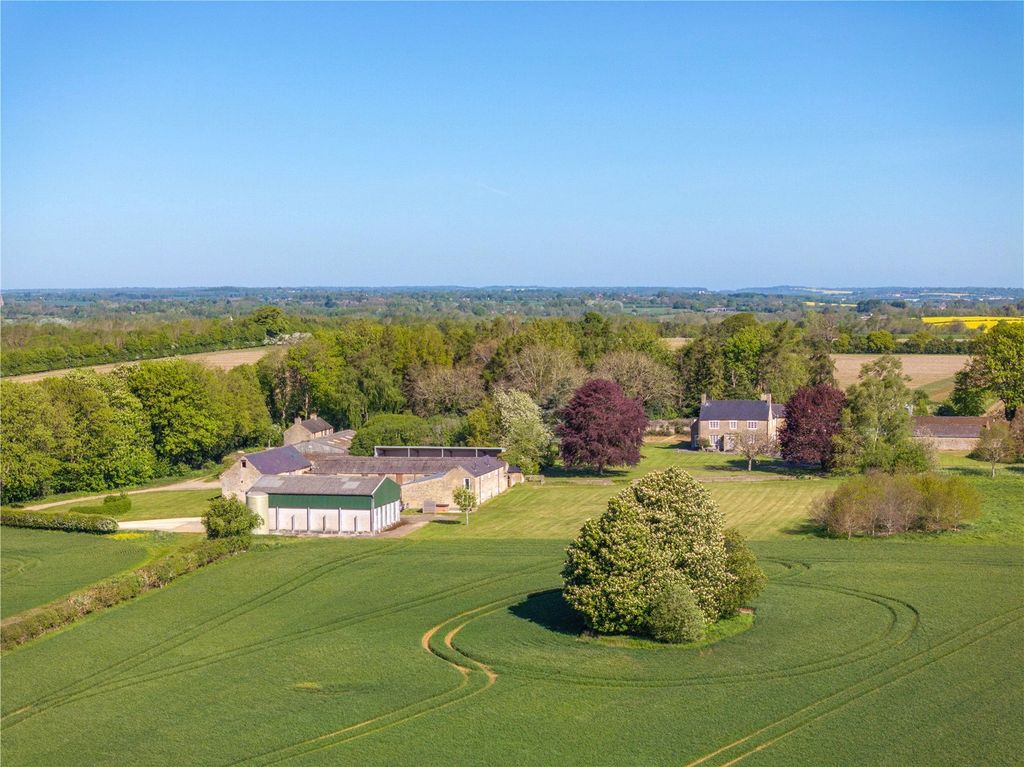 Property photo 1 of 23 Lower Aynho Grounds