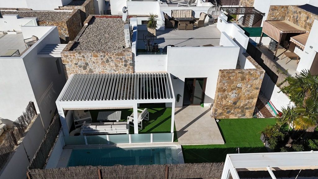 Property photo 2 of 26