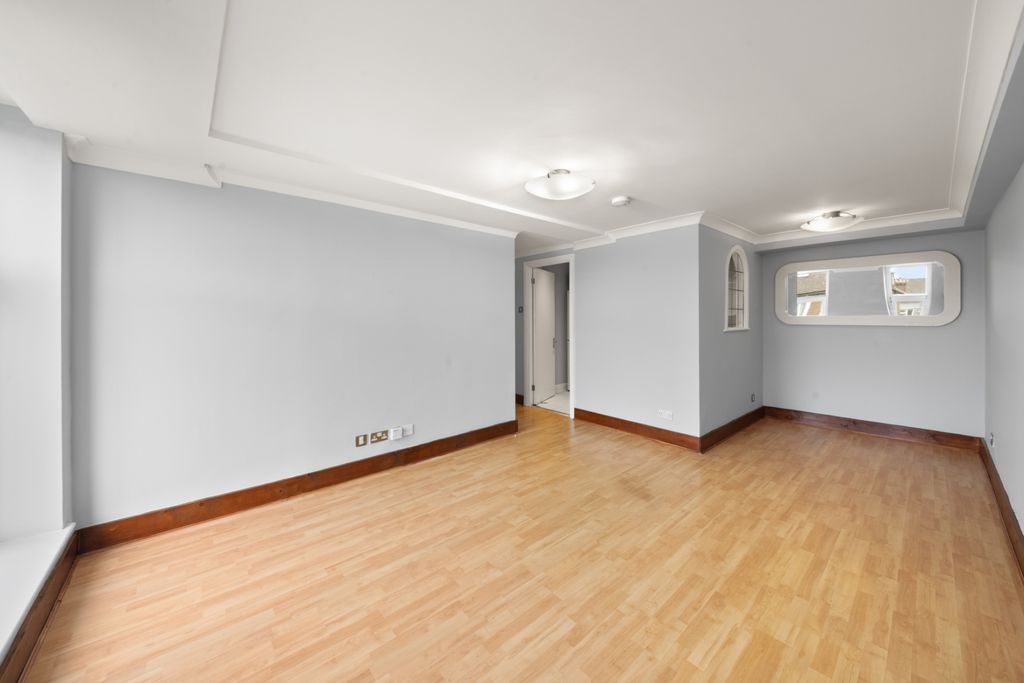 Property photo 3 of 11 Photo 3