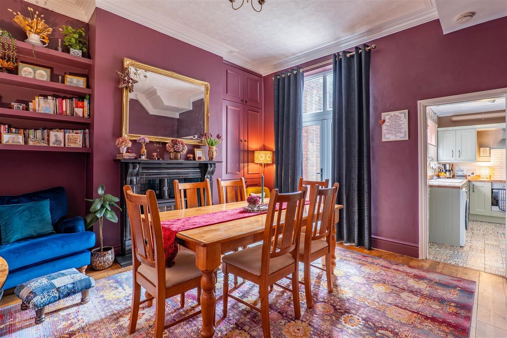 Property photo 3 of 31 Dining Room