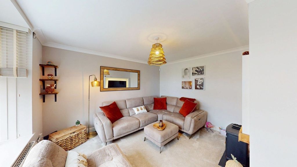 Property photo 2 of 14 Lounge