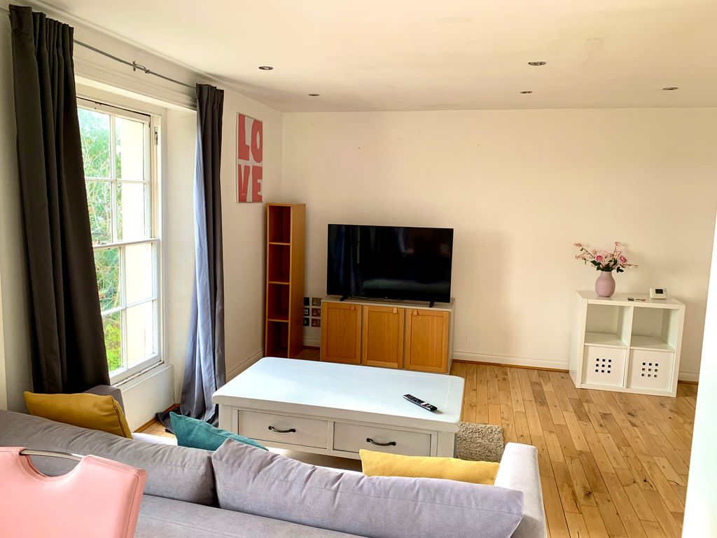 Property photo 3 of 20