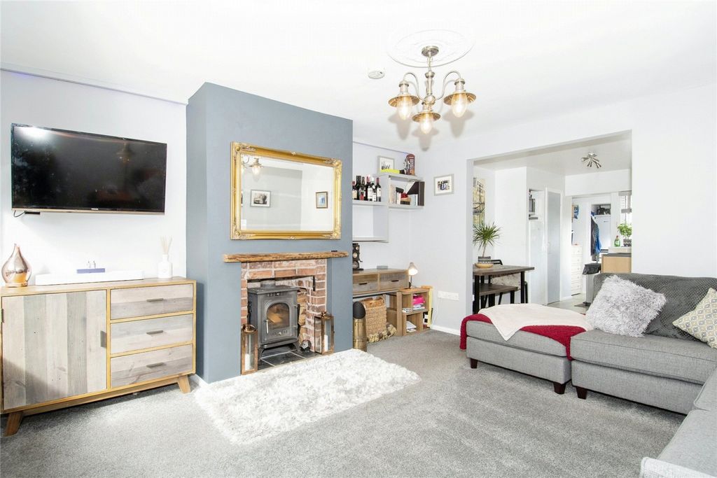 Property photo 2 of 11 Lounge