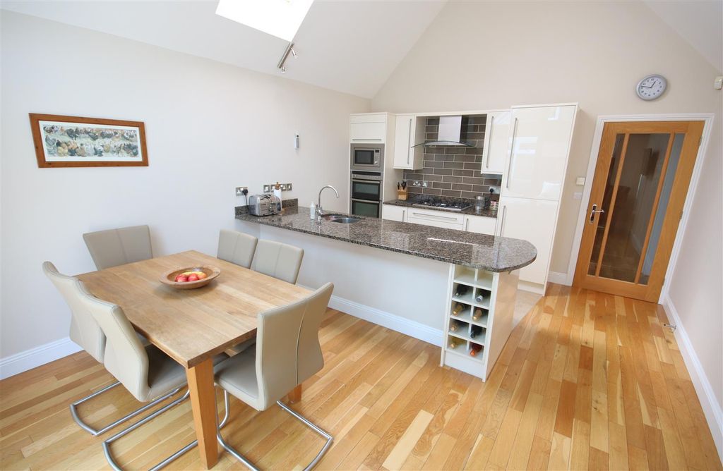 Property photo 2 of 17 Kitchen/Diner