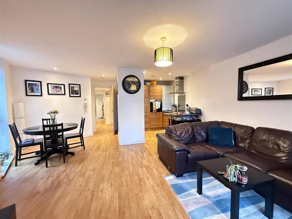 Property photo 2 of 23