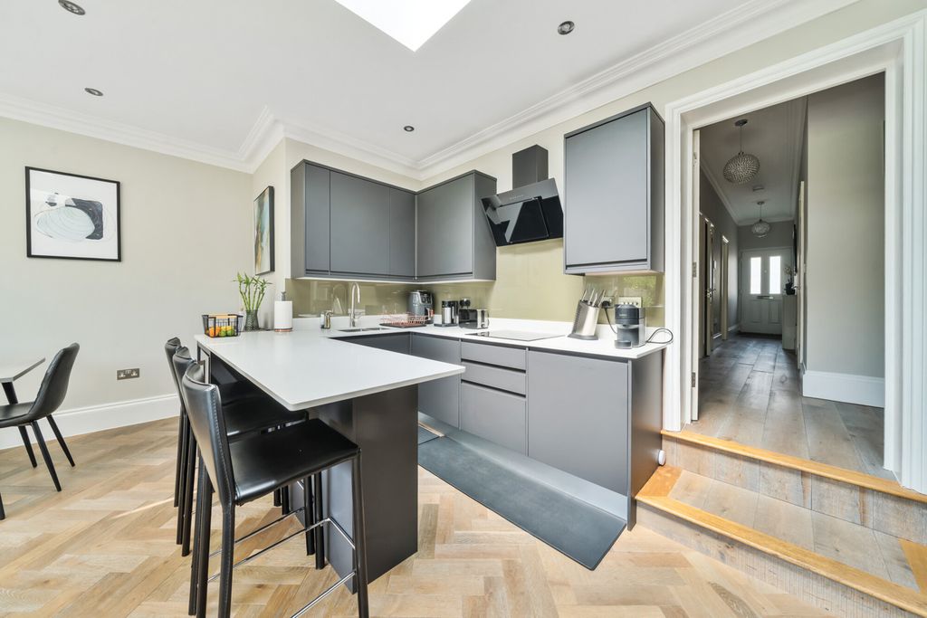 Property photo 3 of 22 1306438-10-686E49...